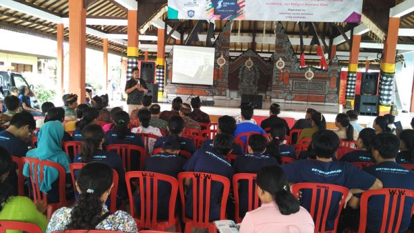 Presentasi Internet marketing bagi UKM Desa Sukawati - Bali